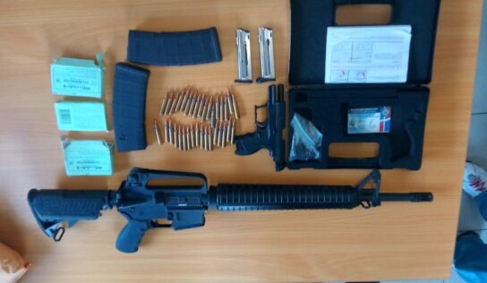 Seguimos en pie de lucha contra la criminalidad y la violencia; dos hombres apresados tras ocuparle un fusil y una pistola