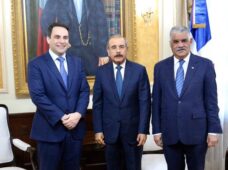 Presidente Danilo Medina recibe a Carlos Trujillo embajador de los Estados Unidos ante la OEA