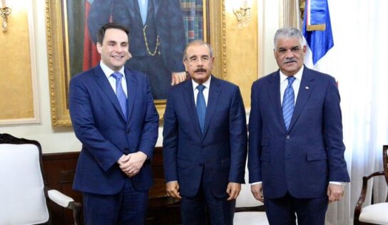 Presidente Danilo Medina recibe a Carlos Trujillo embajador de los Estados Unidos ante la OEA