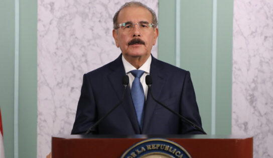Presidente Danilo Medina anuncia ampliación vigilancia calles y endurecimiento control militar y policial para garantizar cumplimiento toque de queda