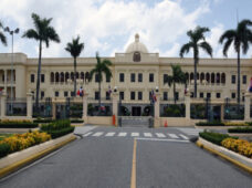 Danilo Medina ratifica y mantiene medidas distanciamiento social por 14 días; toque de queda será desde las 8:00 de la noche