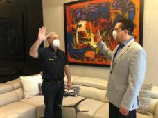 GONZALO CASTILLO JURAMENTA EN SU EQUIPO A EX CANDIDATA A LA ALCALDÍA DE BANÍ POR EL PRSC Y LA FUERZA DEL PUEBLO Y A JOHNNY JONES COMO COORDINADOR DE CRECIMIENTO MUNICIPAL NACIONAL