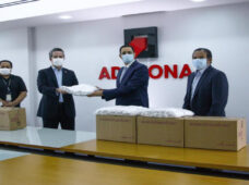 Gobierno dominicano recibe donación de 50 mil mascarillas de la multinacional de zonas francas, Hanes Brands