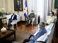 Danilo Medina se reúne con Comité de Emergencias y Gestión Sanitaria para el Combate del Coronavirus; pasan balance a medidas implementadas