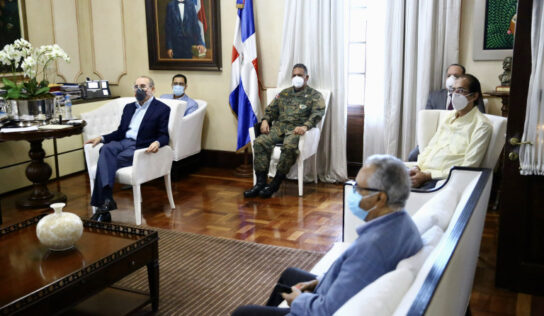 Danilo Medina se reúne con Comité de Emergencias y Gestión Sanitaria para el Combate del Coronavirus; pasan balance a medidas implementadas