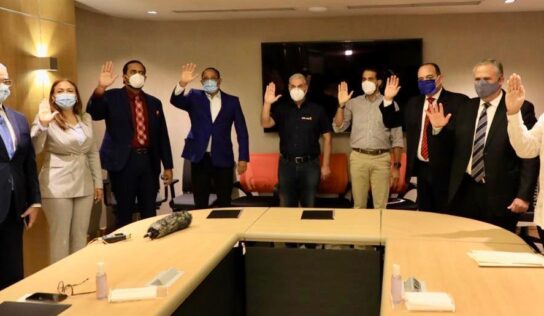 GONZALO CASTILLO EXHORTA A MOVIMIENTO DE ABOGADOS A DEFENDER EL VOTO EN LAS URNAS PORQUE LA OPOSICIÓN ESTÁ DESESPERADA