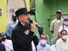 “Gonzalo me va a dar el honor de ponerle la banda presidencial”: Danilo Medina se lanza a las calles en apoyo candidatos PLD en Azua, Ocoa y Peravia