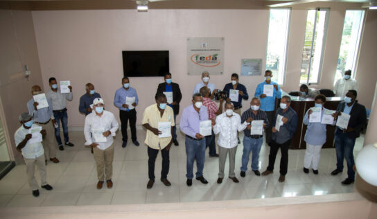 Democratización del Crédito: 20 asociaciones agropecuarias reciben 180 millones de pesos para construcción almacenes y compra de botes