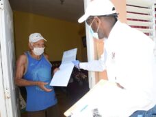Comisión de Titulación completa la entrega de 2,047 títulos a domicilio en Nagua y Cabrera