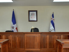 Juez tutela derechos de mujeres recluidas con quince hombres