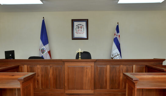 Juez tutela derechos de mujeres recluidas con quince hombres