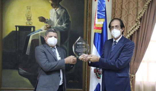 Ministro Montalvo reconoce labor del asesor Pastor Ponce en diferentes programas del gobierno