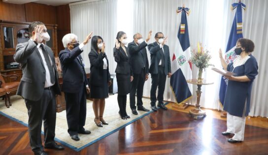 Miriam Germán Brito toma juramento a procuradores adjuntos designados por el Poder Ejecutivo
