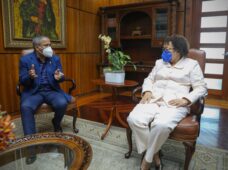 Procuradora General de la República recibe visita del senador de Monseñor Nouel