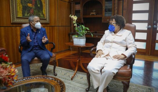 Procuradora General de la República recibe visita del senador de Monseñor Nouel