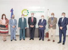 Ministro Macarrulla  juramenta a Rafael Toribio como nuevo presidente del CES