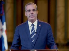 Presidente donará su salario a una causa social