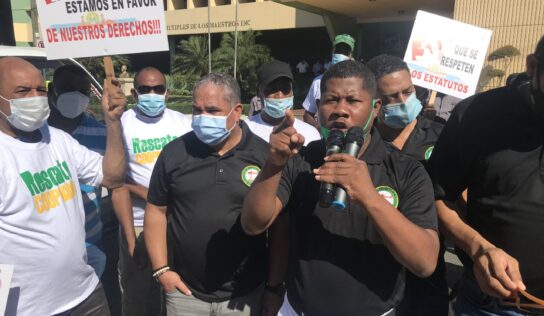 Maestros demandan reivindicaciones en favor de socio de la Cooperativa