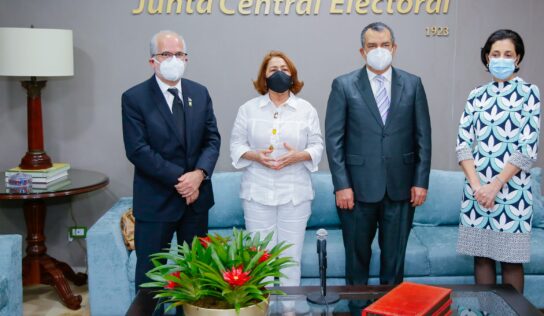 Presidente JCE recibe visita de cortesía de una comisión de Participación Ciudadana