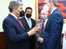 Decano de Fordham University culmina apretada agenda en el país