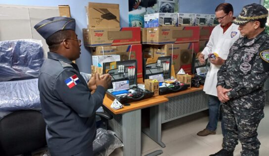 Director general de la Policía entrega equipos de última generación