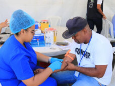 Servicio Nacional de Salud asegura atenciones médicas oportunas y de calidad a la población masculina