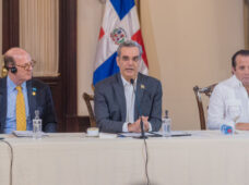 Gobierno junto a Hábitat Dominicana y FICEM sustituirán 10,000 pisos de tierra por concreto en todo el país