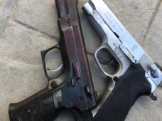 Muere presunto delincuente al enfrentar patrulla y otro resulta herido por multitud