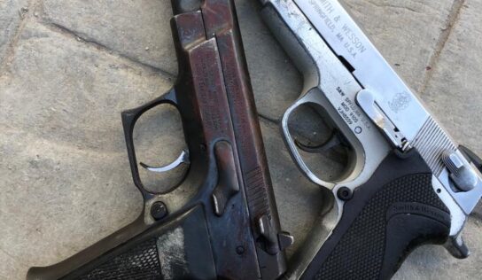 Muere presunto delincuente al enfrentar patrulla y otro resulta herido por multitud