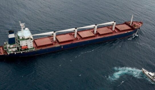 Tres buques de granos salen de Ucrania