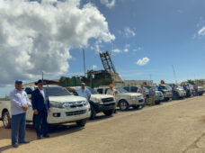 CEA y Bienes Nacionales entregan flotilla de camionetas a Ingenio Porvenir