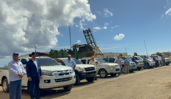 CEA y Bienes Nacionales entregan flotilla de camionetas a Ingenio Porvenir