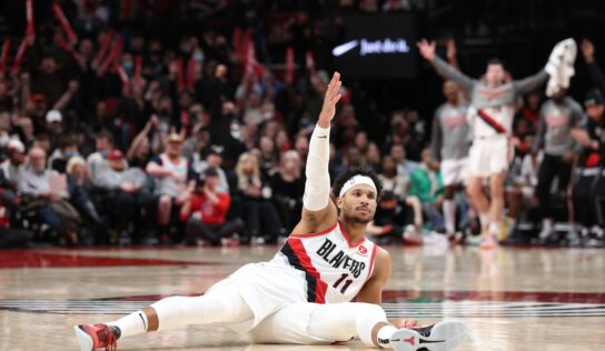 Triple de Hart, para Blazers vencer al Heat 110-107