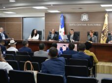 Pleno de la JCE y organizaciones políticas firman compromiso por la integridad electoral