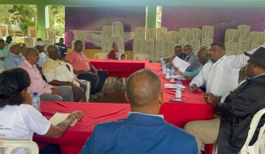 Edeeste se reúne con autoridades y comunitarios de La Cuaba para tratar mejoría del servicio eléctrico