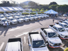 Vicepresidenta entrega 67 camionetas al Ministerio de Salud Pública