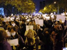 Las protestas en China se extienden a Pekín y manifestantes piden la renuncia de Xi Jinping