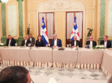 Presidente Luis Abinader ofrece almuerzo a miembros del Episcopado Dominicano