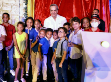Presidente Abinader inaugura “Villa Navidad”