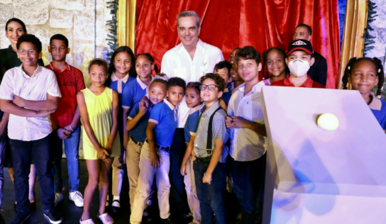 Presidente Abinader inaugura “Villa Navidad”