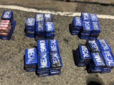 INTERCEPTAN VELERO CON 110 PAQUETES PRESUMIBLEMENTE COCAÍNA; TRES EXTRANJEROS DETENIDOS