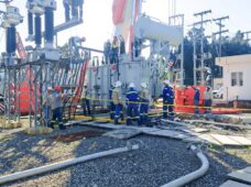 Edeeste reemplaza transformador subestación de Villa Mella