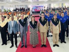 Vicepresidenta encabeza graduación de 5 mil 295 civiles y militares del INSUDE