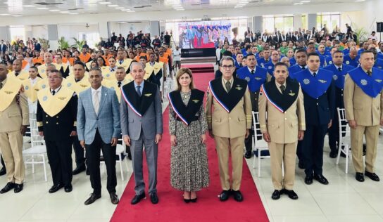 Vicepresidenta encabeza graduación de 5 mil 295 civiles y militares del INSUDE
