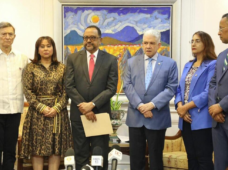 Poder Ejecutivo deposita en el Senado nuevas iniciativas legislativas