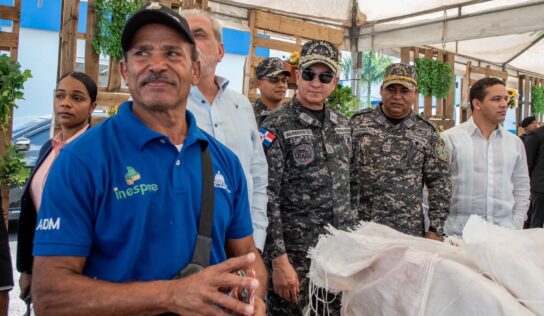 Policía Nacional e Inespre realizan feria de alimentos de la canasta familiar para beneficio de miembros de la institución del orden