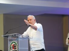 El titular del Mescyt asegura que el Gobierno complementará en los primeros tres años el otorgamiento de 30 mil becas