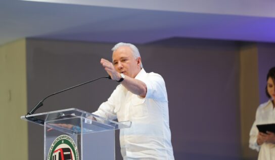 El titular del Mescyt asegura que el Gobierno complementará en los primeros tres años el otorgamiento de 30 mil becas