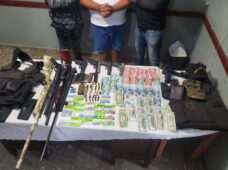 Policía ocupa 7 armas de fuego, chalecos antibalas y municiones en operativo