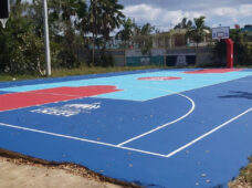 El Instituto Nacional de Educación Física continúa entrega de canchas remozadas, ahora en escuelas de San Pedro de Macorís